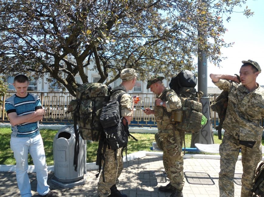 До Львова повернулися воїни, які захищали країну у зоні бойових дій (ФОТО) (фото) - фото 1 До Львова повернулися воїни, які захищали країну у зоні бойових дій (ФОТО) (фото) - фото 1