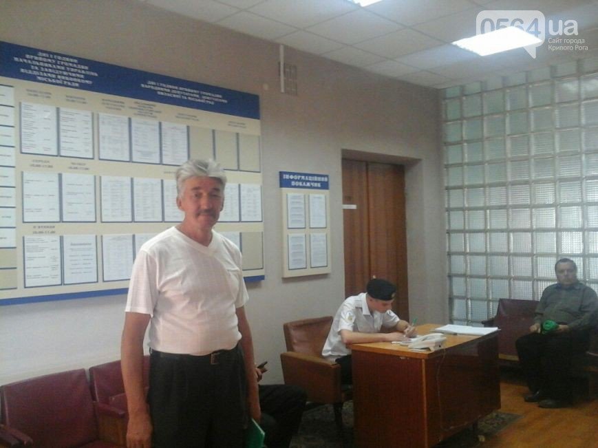 В Кривом Роге: перевозчики доказывали необходимость повышения тариф... В Кривом Роге: перевозчики доказывали необходимость повышения тарифа,перекрыли подъезды к горисполкому, перевернулось 5 вагонов с рудой (фото) - ф...