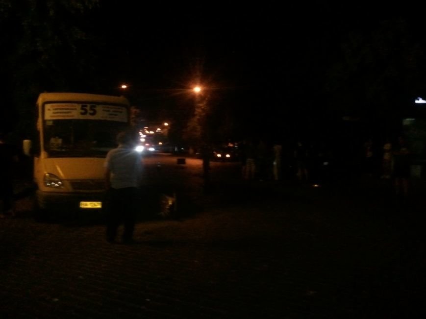 В Кировограде произошло ДТП - легковушка уничтожилась об маршрутку, пострадали люди. ФОТО (фото) - фото 1 В Кировограде произошло ДТП - легковушка уничтожилась об маршрутку, пострадали люди. ФОТО (фото) - фото 1