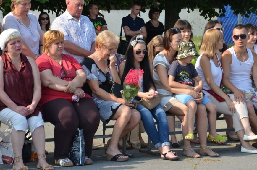 На Днепропетровщине почтили память десантников, погибших в самолете Ил-76 (фото) - фото 5 На Днепропетровщине почтили память десантников, погибших в самолете Ил-76 (фото) - фото 5