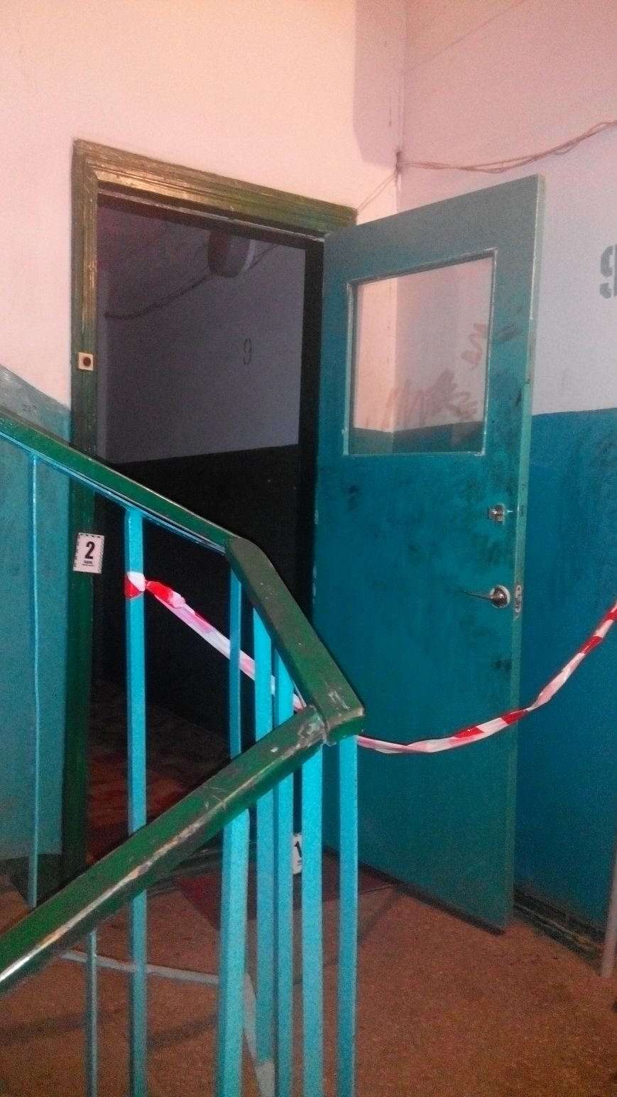 В Сумах зарезали мужчину в его же квартире (фото) - фото 1 В Сумах зарезали мужчину в его же квартире (фото) - фото 1