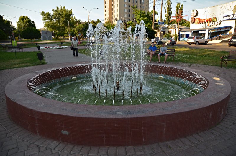 Прохлада по-николаевски: горожане ищут спасения от жары в..., фото-14 Прохлада по-николаевски: горожане ищут спасения от жары в фонтанах (ФОТОРЕПОРТАЖ), фото-14