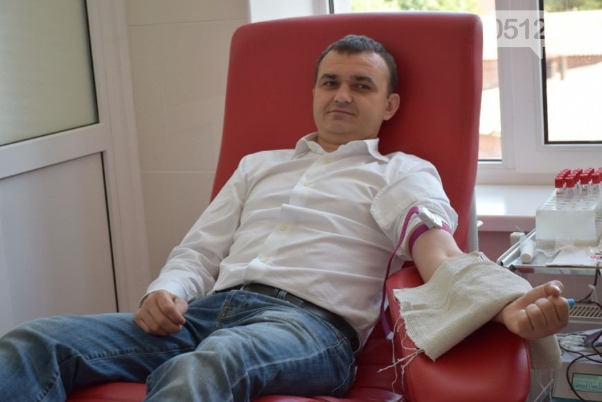 Лидер николаевской оппозиции повел власть на станцию переливания кр... Лидер николаевской оппозиции повел власть на станцию переливания крови (ФОТО) (фото) - фото 5