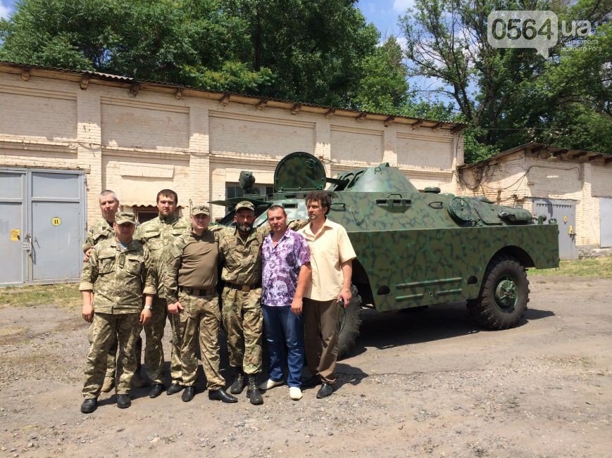 В Кривом Роге: горело общежитие авиаколледжа, активисты очистили пляж, волонтеры «воскресили» БРДМ (фото) - фото 4 В Кривом Роге: горело общежитие авиаколледжа, активисты очистили пляж, волонтеры «воскресили» БРДМ (фото) - фото 4
