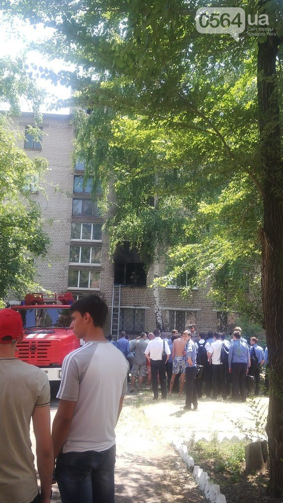 В Кривом Роге: горело общежитие авиаколледжа, активисты очистили пл... В Кривом Роге: горело общежитие авиаколледжа, активисты очистили пляж, волонтеры «воскресили» БРДМ (фото) - фото 2