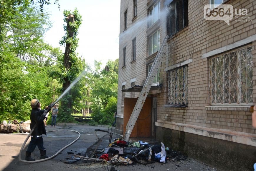 В Кривом Роге: горело общежитие авиаколледжа, активисты очистили пл... В Кривом Роге: горело общежитие авиаколледжа, активисты очистили пляж, волонтеры «воскресили» БРДМ (фото) - фото 1