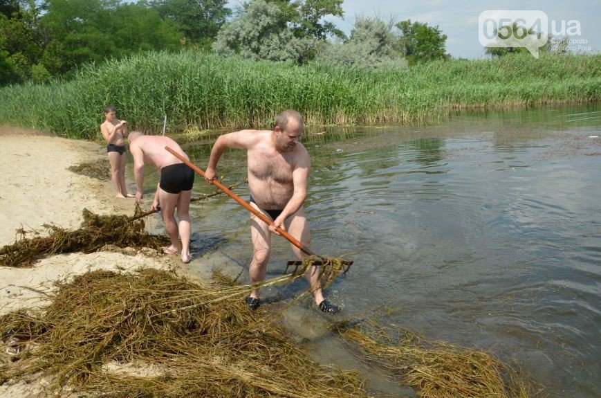 В Кривом Роге: горело общежитие авиаколледжа, активисты очистили пл... В Кривом Роге: горело общежитие авиаколледжа, активисты очистили пляж, волонтеры «воскресили» БРДМ (фото) - фото 3