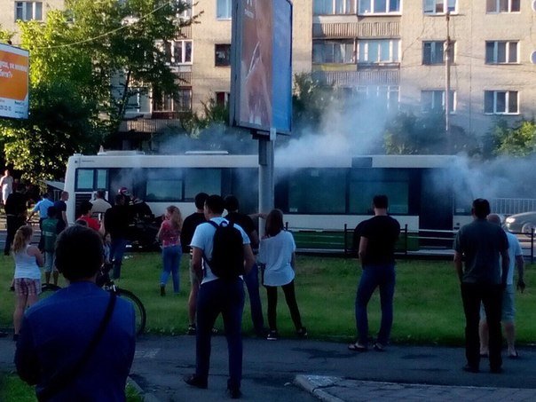 Наслідки пожежі у львівському автобусі: вогонь знищив моторний відсік (ФОТО) (фото) - фото 1 Наслідки пожежі у львівському автобусі: вогонь знищив моторний відсік (ФОТО) (фото) - фото 1