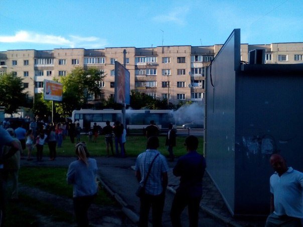 Наслідки пожежі у львівському автобусі: вогонь знищив моторний відсік (ФОТО) (фото) - фото 1 Наслідки пожежі у львівському автобусі: вогонь знищив моторний відсік (ФОТО) (фото) - фото 1