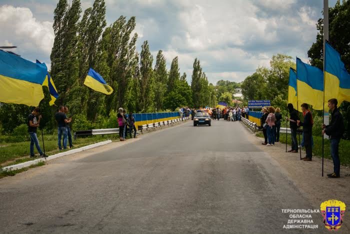 На Тернопільщині зустріли тіло загиблого в АТО бійця Андрія Тимощука (ФОТО) (фото) - фото 1