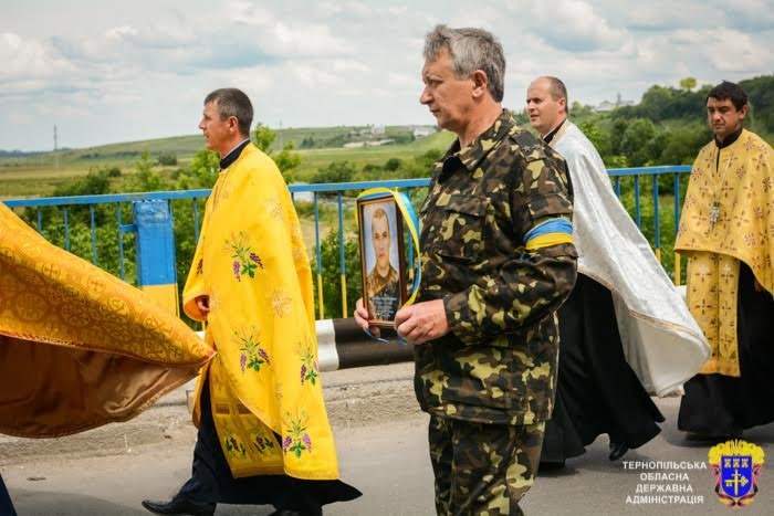 На Тернопільщині зустріли тіло загиблого в АТО бійця Андрія Тимощука (ФОТО) (фото) - фото 1