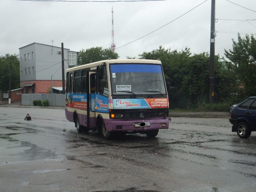 В Кировограде произошло ДТП - от столкновения с автобусом «ГАЗель» развернуло на дороге. ФОТО (фото) - фото 1 В Кировограде произошло ДТП - от столкновения с автобусом «ГАЗель» развернуло на дороге. ФОТО (фото) - фото 1