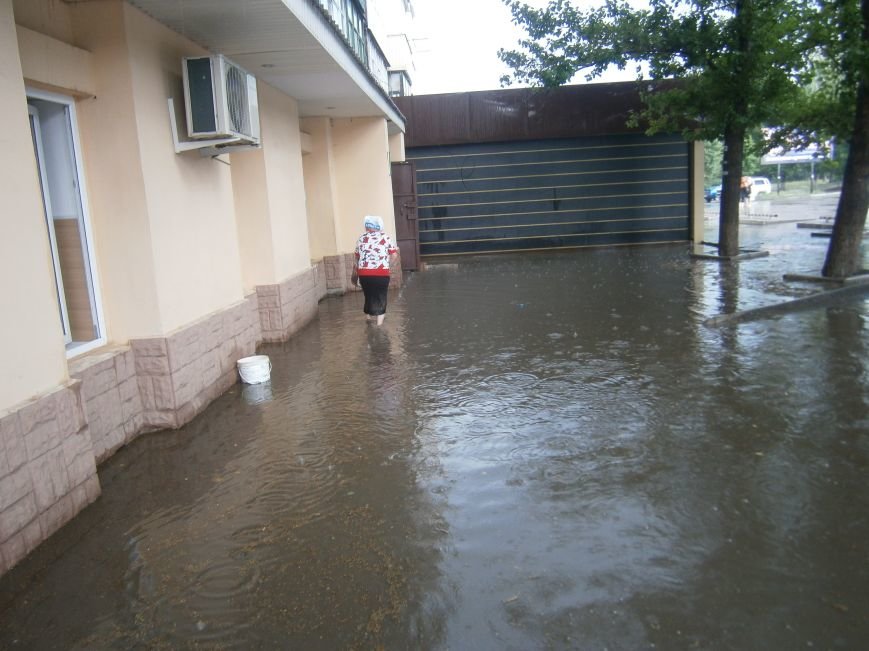 Как Димитров сегодня утопал в дождевых водах (ФОТОФАКТ) (фото) - фото 3 Как Димитров сегодня утопал в дождевых водах (ФОТОФАКТ) (фото) - фото 3