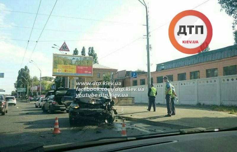 В Киеве ДТП спровоцировало пробку от Дорогожичей и Караваевых дач (ФОТО) (фото) - фото 1 В Киеве ДТП спровоцировало пробку от Дорогожичей и Караваевых дач (ФОТО) (фото) - фото 1