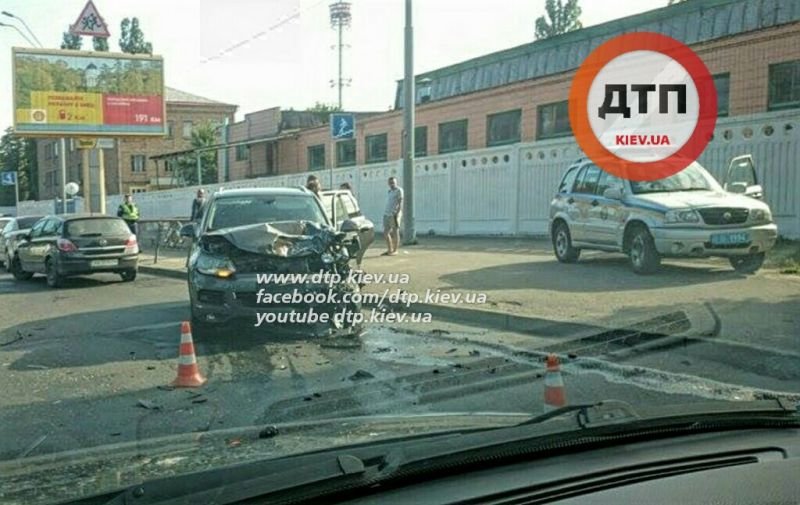 В Киеве ДТП спровоцировало пробку от Дорогожичей и Караваевых дач (ФОТО) (фото) - фото 1 В Киеве ДТП спровоцировало пробку от Дорогожичей и Караваевых дач (ФОТО) (фото) - фото 1