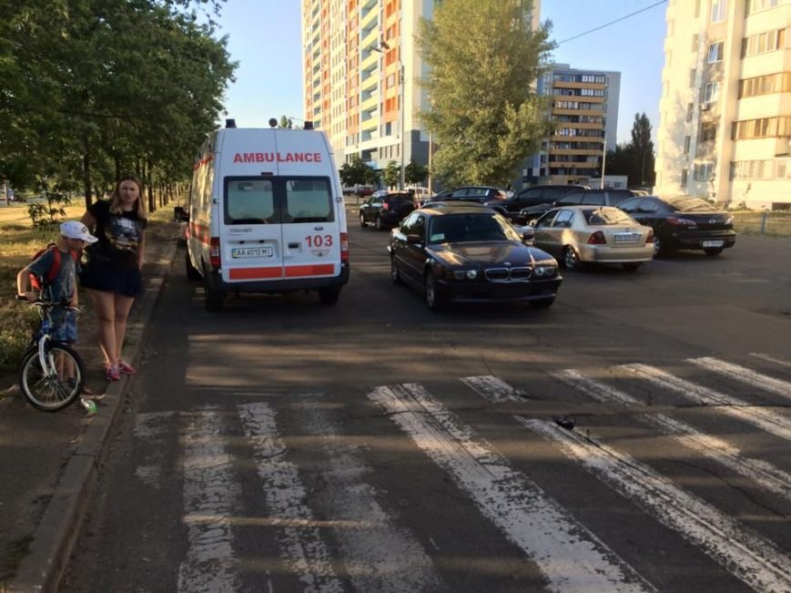 В Киеве авто правоохранителей травмировало 9-летнего ребенка (ФОТО) (фото) - фото 1 В Киеве авто правоохранителей травмировало 9-летнего ребенка (ФОТО) (фото) - фото 1