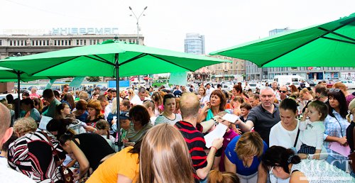 В патриотический лагерь «Укропчик» отправилась первая партия из 300 юных днепропетровцев (ФОТО) (фото) - фото 1 В патриотический лагерь «Укропчик» отправилась первая партия из 300 юных днепропетровцев (ФОТО) (фото) - фото 1