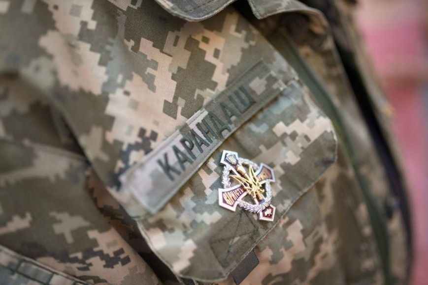 У Чернівцях офіційно оформили шлюб айдарівець і його кохана. Молодят привітав мер Олексій Каспрук (ФОТО) (фото) - фото 4 У Чернівцях офіційно оформили шлюб айдарівець і його кохана. Молодят привітав мер Олексій Каспрук (ФОТО) (фото) - фото 4