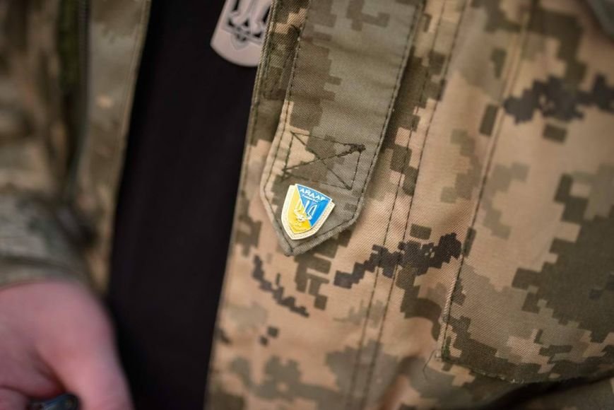 У Чернівцях офіційно оформили шлюб айдарівець і його кохана. Молодят привітав мер Олексій Каспрук (ФОТО) (фото) - фото 6 У Чернівцях офіційно оформили шлюб айдарівець і його кохана. Молодят привітав мер Олексій Каспрук (ФОТО) (фото) - фото 6