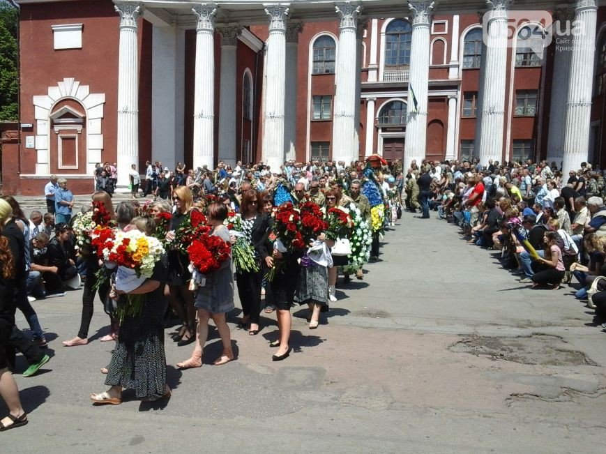 В Кривом Роге: простились с бойцом ДУКа, фирмы депутатов получили миллионы из бюджета, а регбисты взяли «серебро» (фото) - фото 3 В Кривом Роге: простились с бойцом ДУКа, фирмы депутатов получили миллионы из бюджета, а регбисты взяли «серебро» (фото) - фото 3