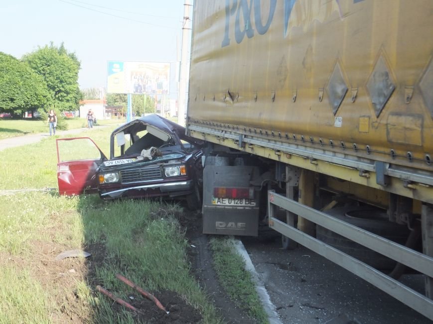 В Кировограде произошло шокирующие ДТП - грузовик практически уничтожил легковой автомобиль. ФОТО (фото) - фото 1 В Кировограде произошло шокирующие ДТП - грузовик практически уничтожил легковой автомобиль. ФОТО (фото) - фото 1