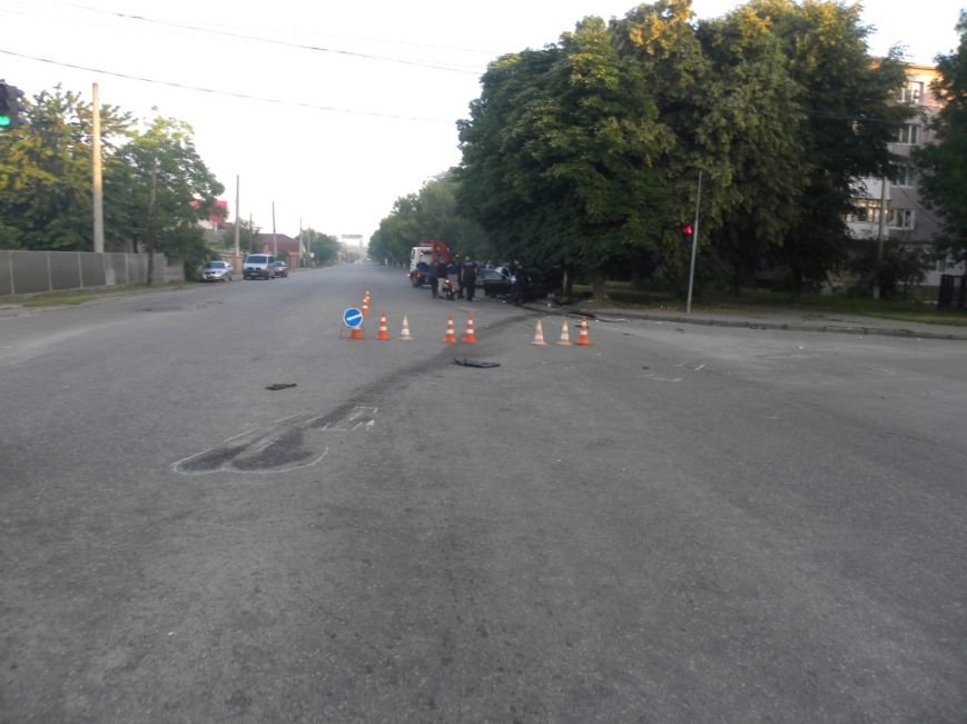 В Кировограде в страшном ДТП погибла невеста, еще четверо получили травмы. ФОТО (фото) - фото 1 В Кировограде в страшном ДТП погибла невеста, еще четверо получили травмы. ФОТО (фото) - фото 1