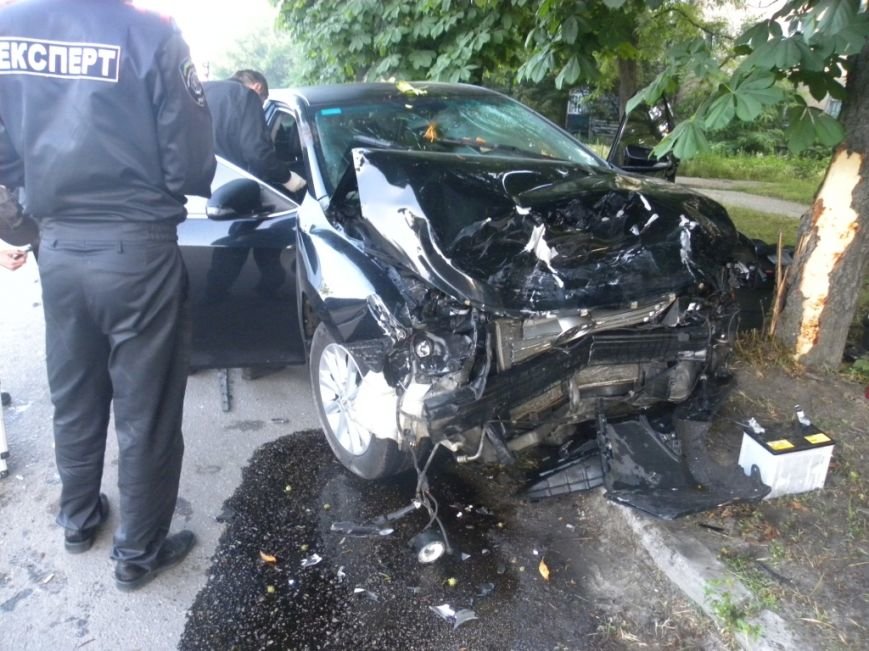 В Кировограде в страшном ДТП погибла невеста, еще четверо получили травмы. ФОТО (фото) - фото 1 В Кировограде в страшном ДТП погибла невеста, еще четверо получили травмы. ФОТО (фото) - фото 1
