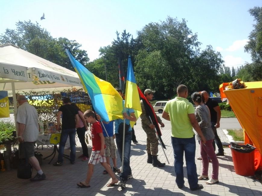 Криворожские волонтеры на выставке «Запах войны» собрали более 11 тысяч гривен на нужды бойцов (ФОТО) (фото) - фото 1 Криворожские волонтеры на выставке «Запах войны» собрали более 11 тысяч гривен на нужды бойцов (ФОТО) (фото) - фото 1
