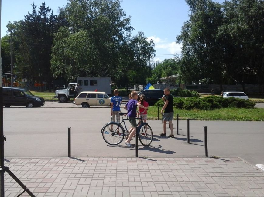 Криворожские волонтеры на выставке «Запах войны» собрали более 11 тысяч гривен на нужды бойцов (ФОТО) (фото) - фото 1 Криворожские волонтеры на выставке «Запах войны» собрали более 11 тысяч гривен на нужды бойцов (ФОТО) (фото) - фото 1
