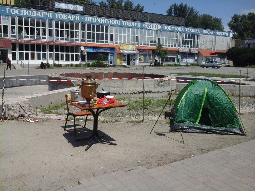 Криворожские волонтеры на выставке «Запах войны» собрали более 11 тысяч гривен на нужды бойцов (ФОТО) (фото) - фото 1 Криворожские волонтеры на выставке «Запах войны» собрали более 11 тысяч гривен на нужды бойцов (ФОТО) (фото) - фото 1