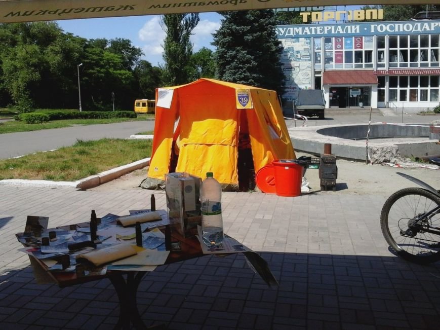 Криворожские волонтеры на выставке «Запах войны» собрали более 11 тысяч гривен на нужды бойцов (ФОТО) (фото) - фото 1 Криворожские волонтеры на выставке «Запах войны» собрали более 11 тысяч гривен на нужды бойцов (ФОТО) (фото) - фото 1