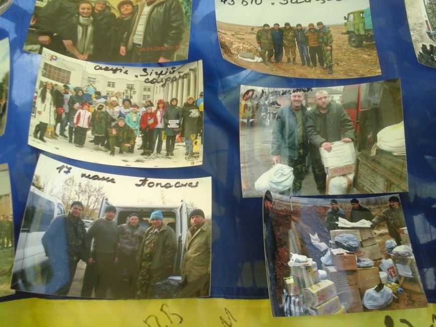 Криворожские волонтеры на выставке «Запах войны» собрали более 11 тысяч гривен на нужды бойцов (ФОТО) (фото) - фото 1 Криворожские волонтеры на выставке «Запах войны» собрали более 11 тысяч гривен на нужды бойцов (ФОТО) (фото) - фото 1