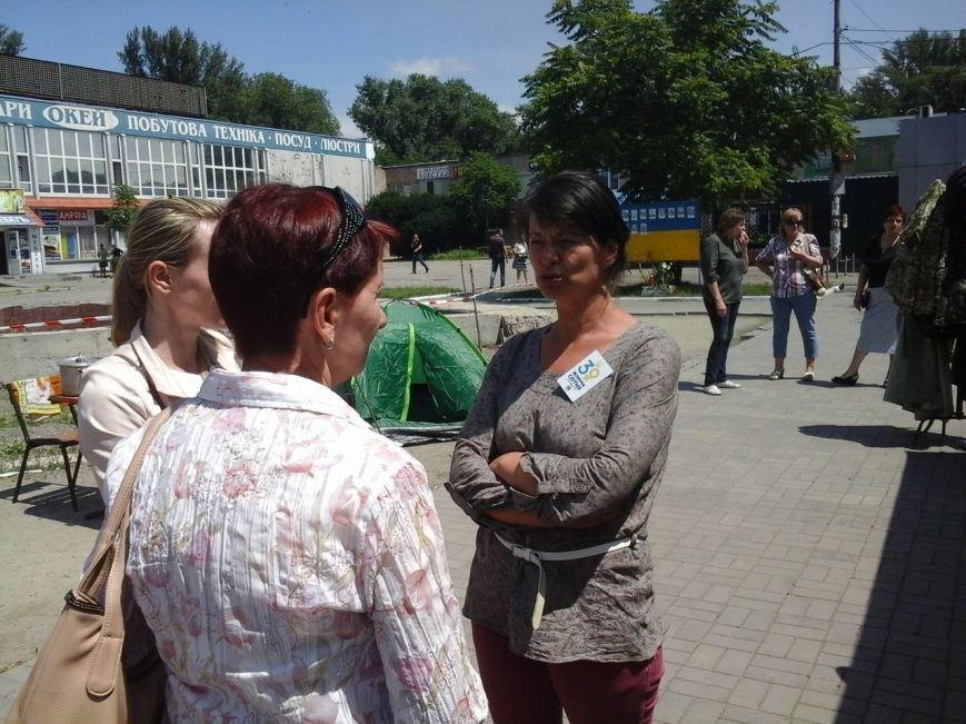 Криворожские волонтеры на выставке «Запах войны» собрали более 11 тысяч гривен на нужды бойцов (ФОТО) (фото) - фото 1 Криворожские волонтеры на выставке «Запах войны» собрали более 11 тысяч гривен на нужды бойцов (ФОТО) (фото) - фото 1