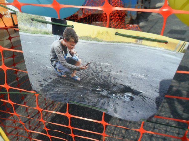 «Я не хочу війни»: У Львові показали зворушливі фотографій дітей переселенців (ФОТО) (фото) - фото 1 «Я не хочу війни»: У Львові показали зворушливі фотографій дітей переселенців (ФОТО) (фото) - фото 1