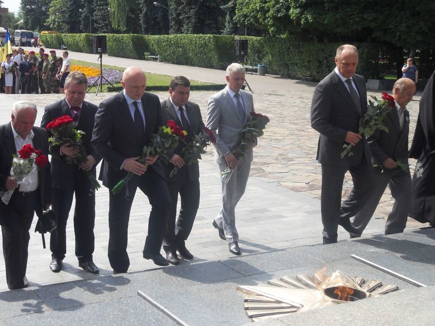 В Полтаве почтили память жертв войны в Украине. Фото (фото) - фото 4