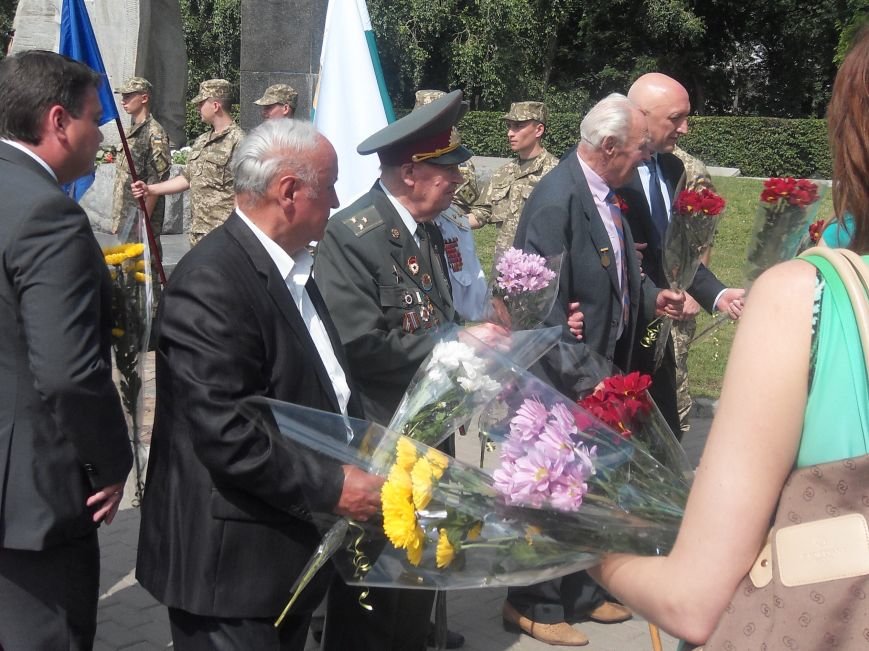 В Полтаве почтили память жертв войны в Украине. Фото (фото) - фото 7