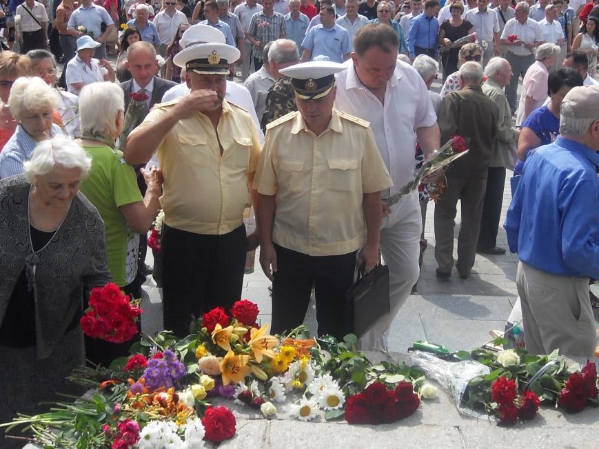 В Полтаве почтили память жертв войны в Украине. Фото (фото) - фото 13