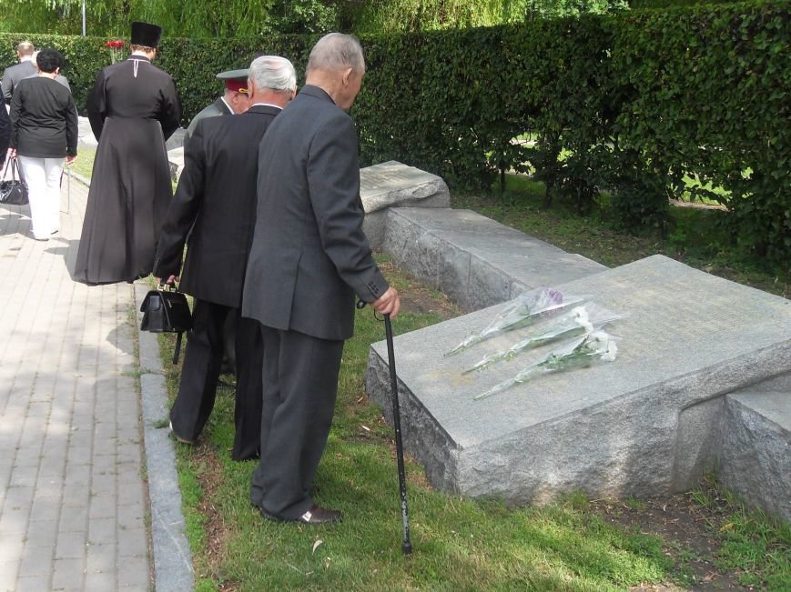 В Полтаве почтили память жертв войны в Украине. Фото (фото) - фото 10