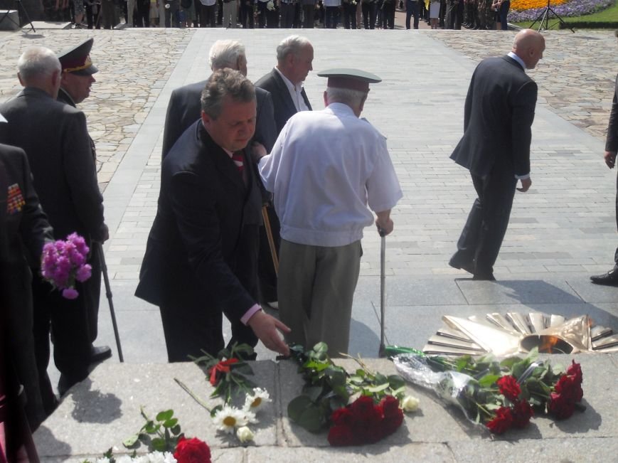 В Полтаве почтили память жертв войны в Украине. Фото (фото) - фото 5