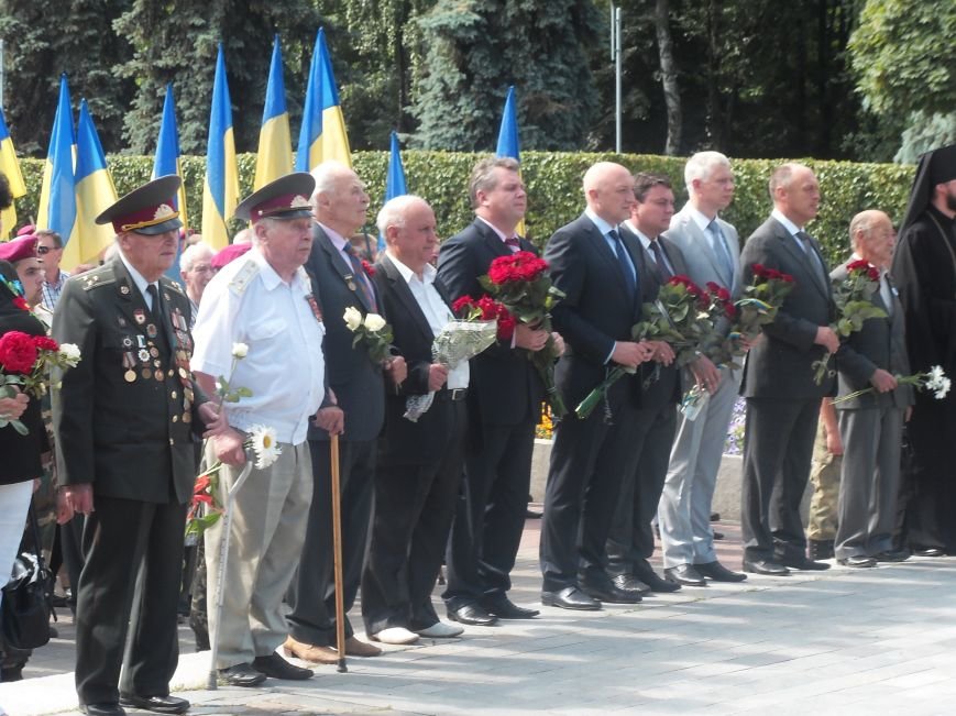 В Полтаве почтили память жертв войны в Украине. Фото (фото) - фото 3