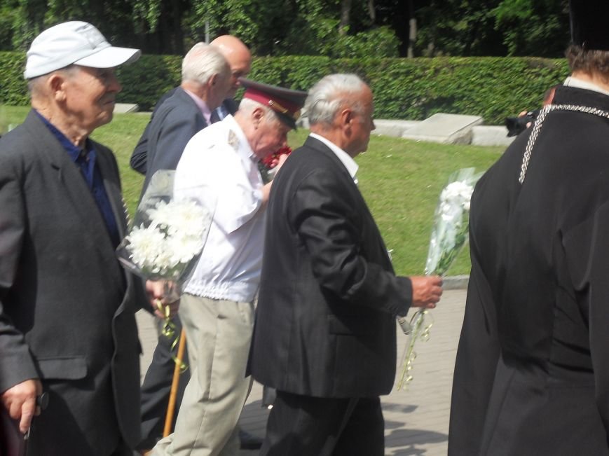 В Полтаве почтили память жертв войны в Украине. Фото (фото) - фото 8