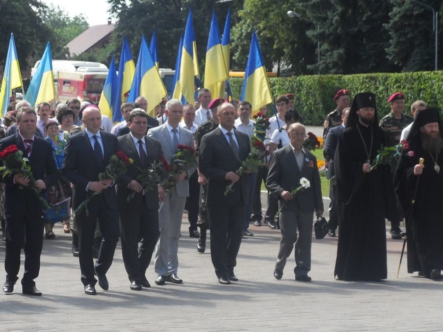 В Полтаве почтили память жертв войны в Украине. Фото (фото) - фото 2