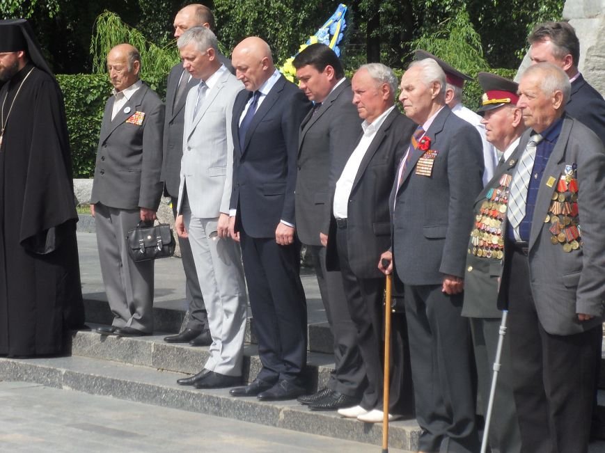 В Полтаве почтили память жертв войны в Украине. Фото (фото) - фото 6