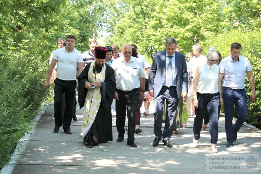 В День памяти и скорби в Симферополе почтили память павших героев-освободителей (ФОТОРЕПОРТАЖ) (фото) - фото 13 В День памяти и скорби в Симферополе почтили память павших героев-освободителей (ФОТОРЕПОРТАЖ) (фото) - фото 13