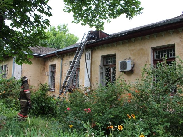 В Киеве во время пожара психиатрической больнице эвакуировали 35 человек (ФОТО) (фото) - фото 1 В Киеве во время пожара психиатрической больнице эвакуировали 35 человек (ФОТО) (фото) - фото 1