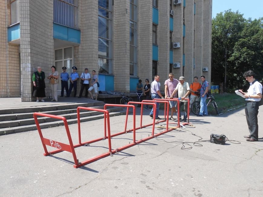 Как в Днепродзержинске проводили «велолюстрацию»: справедливая отставка или грамотный пиар? (фото) - фото 3 Как в Днепродзержинске проводили «велолюстрацию»: справедливая отставка или грамотный пиар? (фото) - фото 3