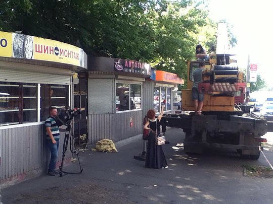 В Киеве владелица МАФа грозится вскрыть себе вены (фото) - фото 1 В Киеве владелица МАФа грозится вскрыть себе вены (фото) - фото 1
