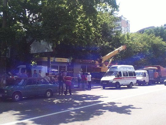 В Киеве владелица МАФа грозится вскрыть себе вены (фото) - фото 1 В Киеве владелица МАФа грозится вскрыть себе вены (фото) - фото 1