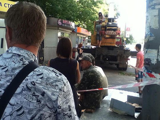 В Киеве владелица МАФа грозится вскрыть себе вены (фото) - фото 1 В Киеве владелица МАФа грозится вскрыть себе вены (фото) - фото 1