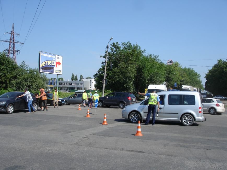 В Полтаве и до сих пор перекрыт участок трассы Киев-Харьков. Фото (фото) - фото 2